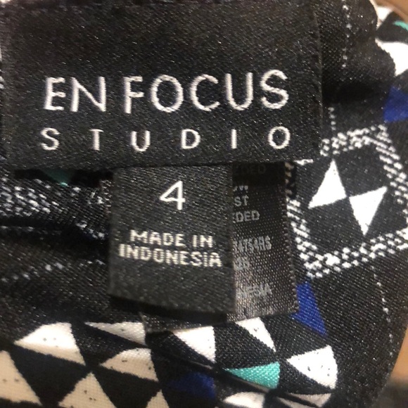 Triangle Patterned One Piece. Size 4. - Picture 7 of 7